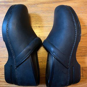 Dansko Women's Pro XP Waterproof, Leather Clogs, Service Shoes, Black Clogs